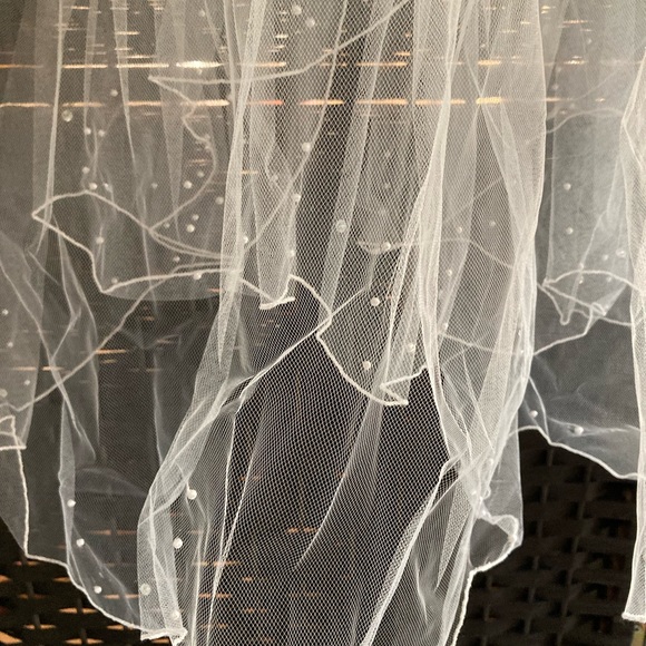 BRAND NEW WEDDING DRESS w/ ACCESSORIES TO MATCH!Originally pd $2,500 for All! - Picture 14 of 14